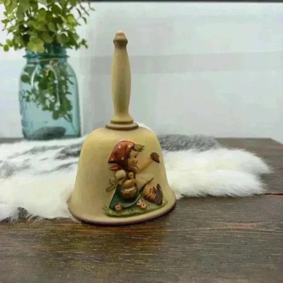 1979 M.J. Hummel 1979 Annual Bell bas-relief girl second‎ edition Goebel Germany - Picture 5 of 10